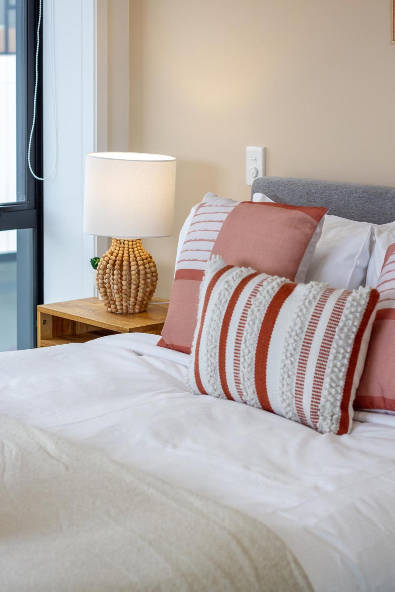 Modern City Lifestyle: 2 Bedroom 1 Bath Christchurch Dış mekan fotoğraf